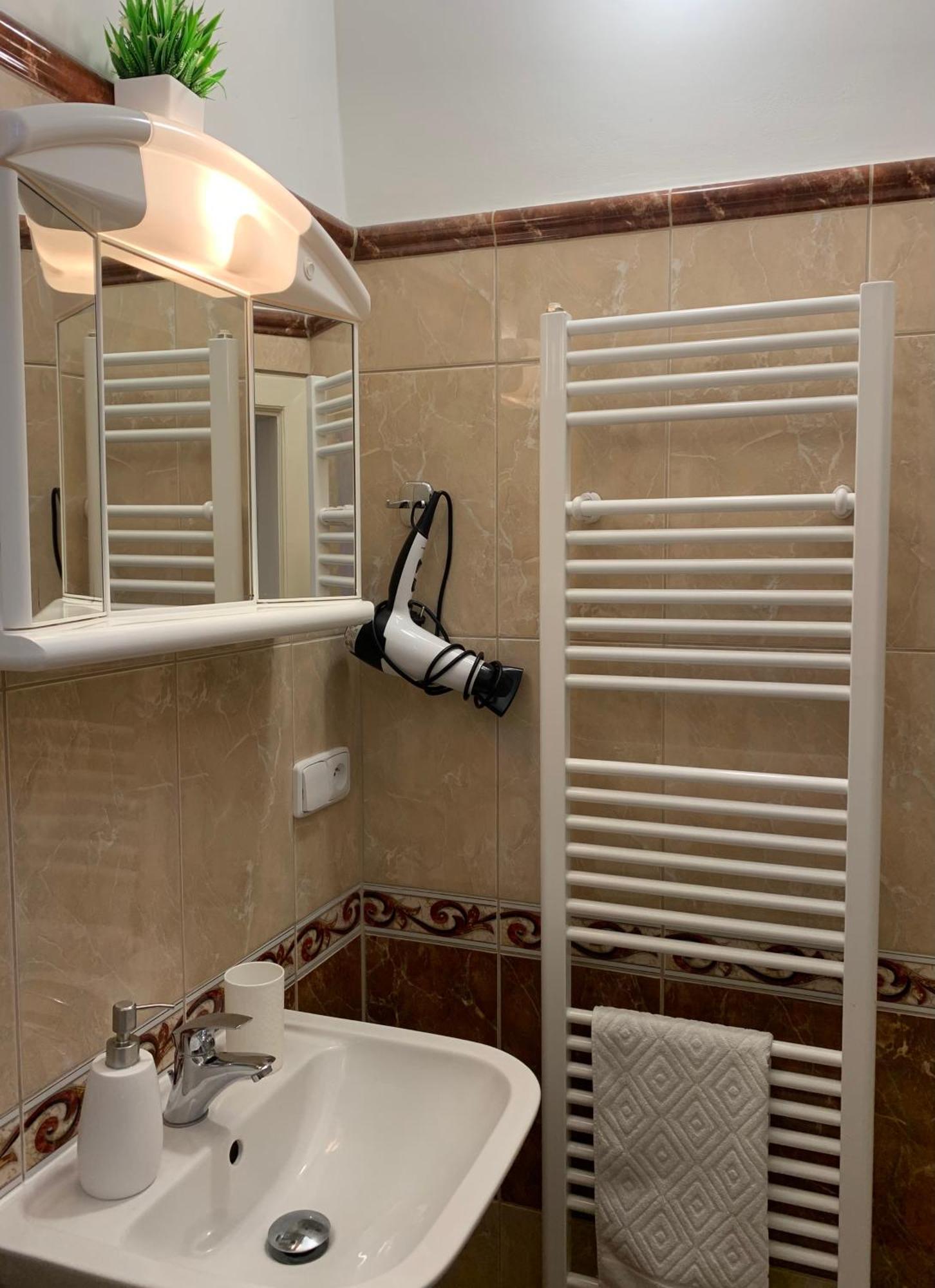 Romanceart Apartments كارلوفي فاري المظهر الخارجي الصورة